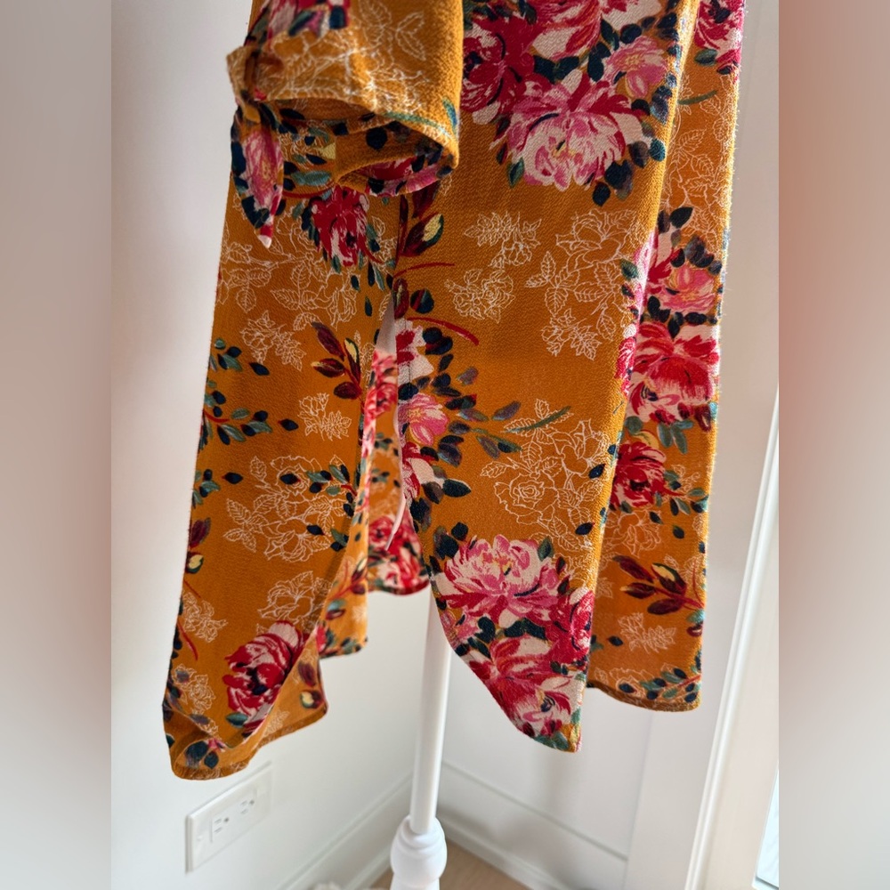 Fig & Flower Women's Gold with Red Floral Design Blouse Tunic Sz M Anthropologie - Picture 6 of 11